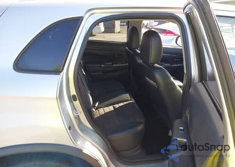 2018 Mitsubishi Outlander Sport 2.4 Se z USA, uszkodzony, nr VIN JA4AP3AW2JU013955